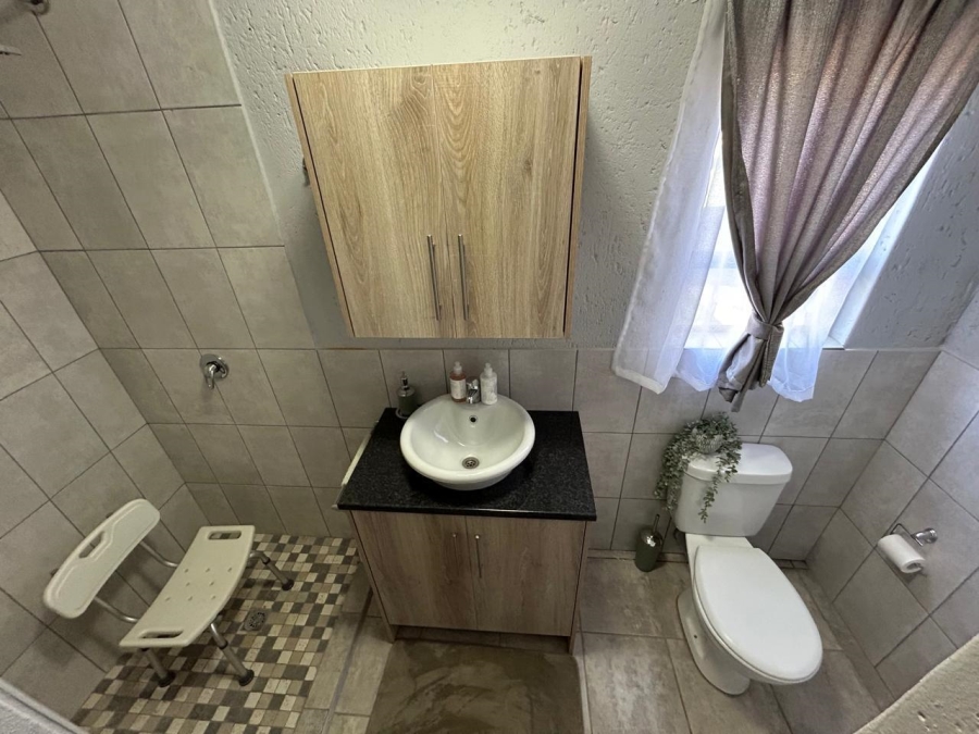 To Let 1 Bedroom Property for Rent in Melodie North West